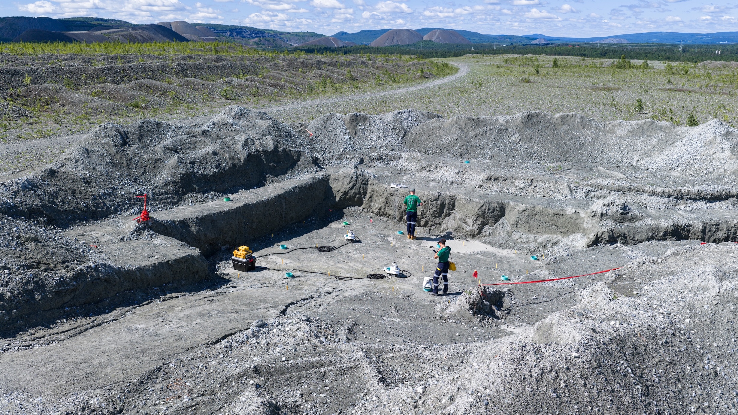 Arca scientists working at a legacy asbestos mine site